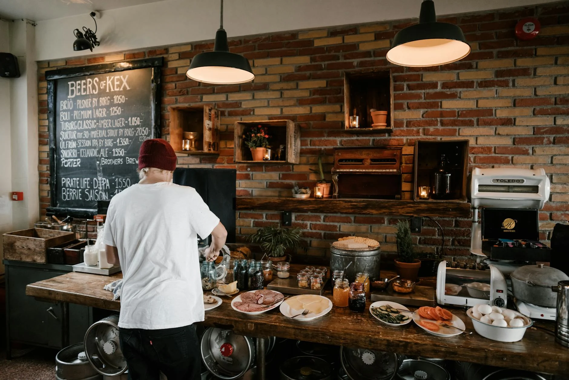 Apa Desain Plafon PVC Untuk Cafe Atau Restoran?