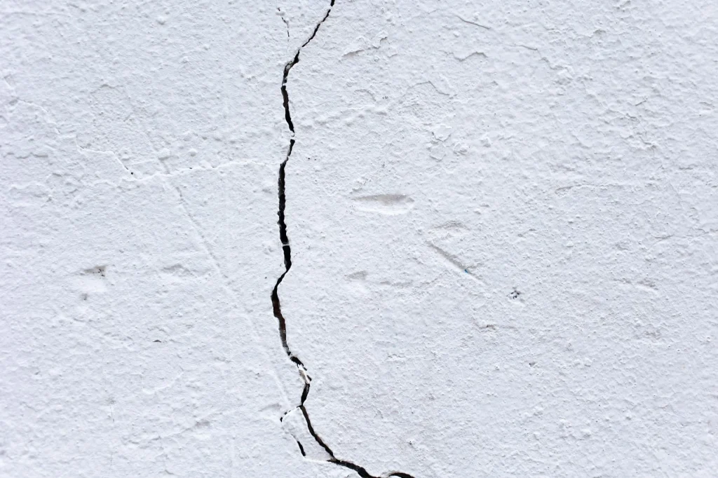 Bagaimana Cara Memperbaiki Plafon Gypsum Yang Retak Di Solo?