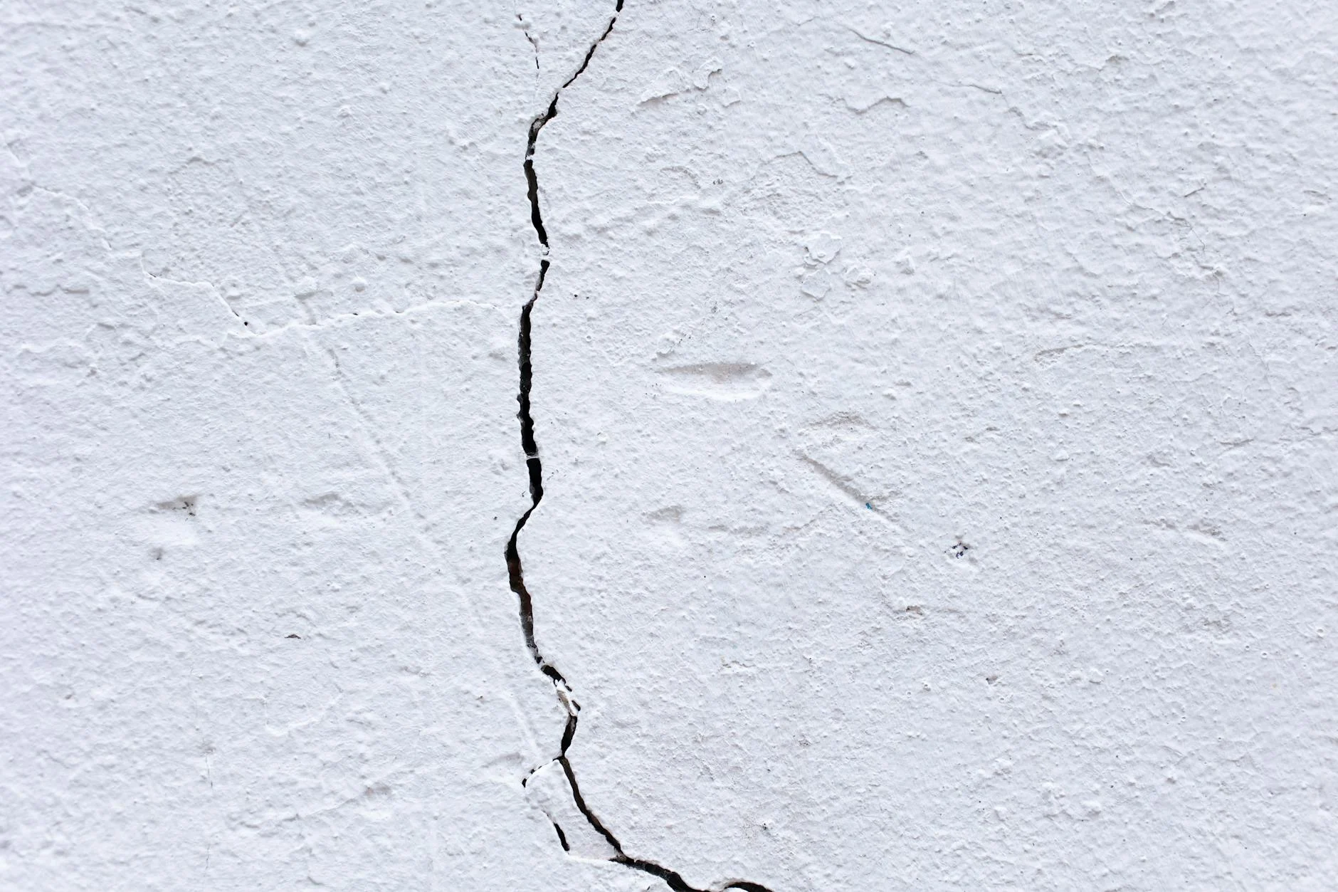 Bagaimana Cara Memperbaiki Plafon Gypsum Yang Retak Di Solo?